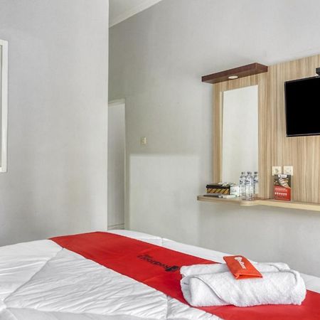 מלון Cebongan Reddoorz Near Sindu Kusuma Edupark 2 מראה חיצוני תמונה