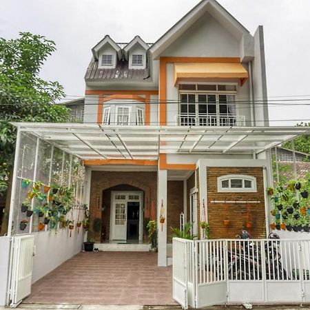 מלון Cebongan Reddoorz Near Sindu Kusuma Edupark 2 מראה חיצוני תמונה