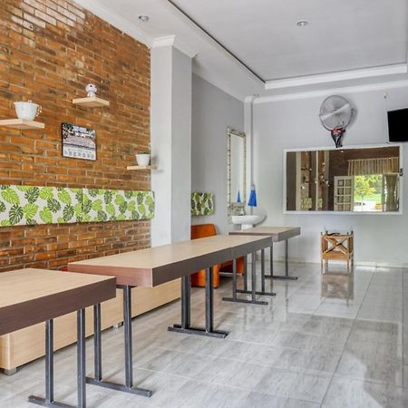 מלון Cebongan Reddoorz Near Sindu Kusuma Edupark 2 מראה חיצוני תמונה