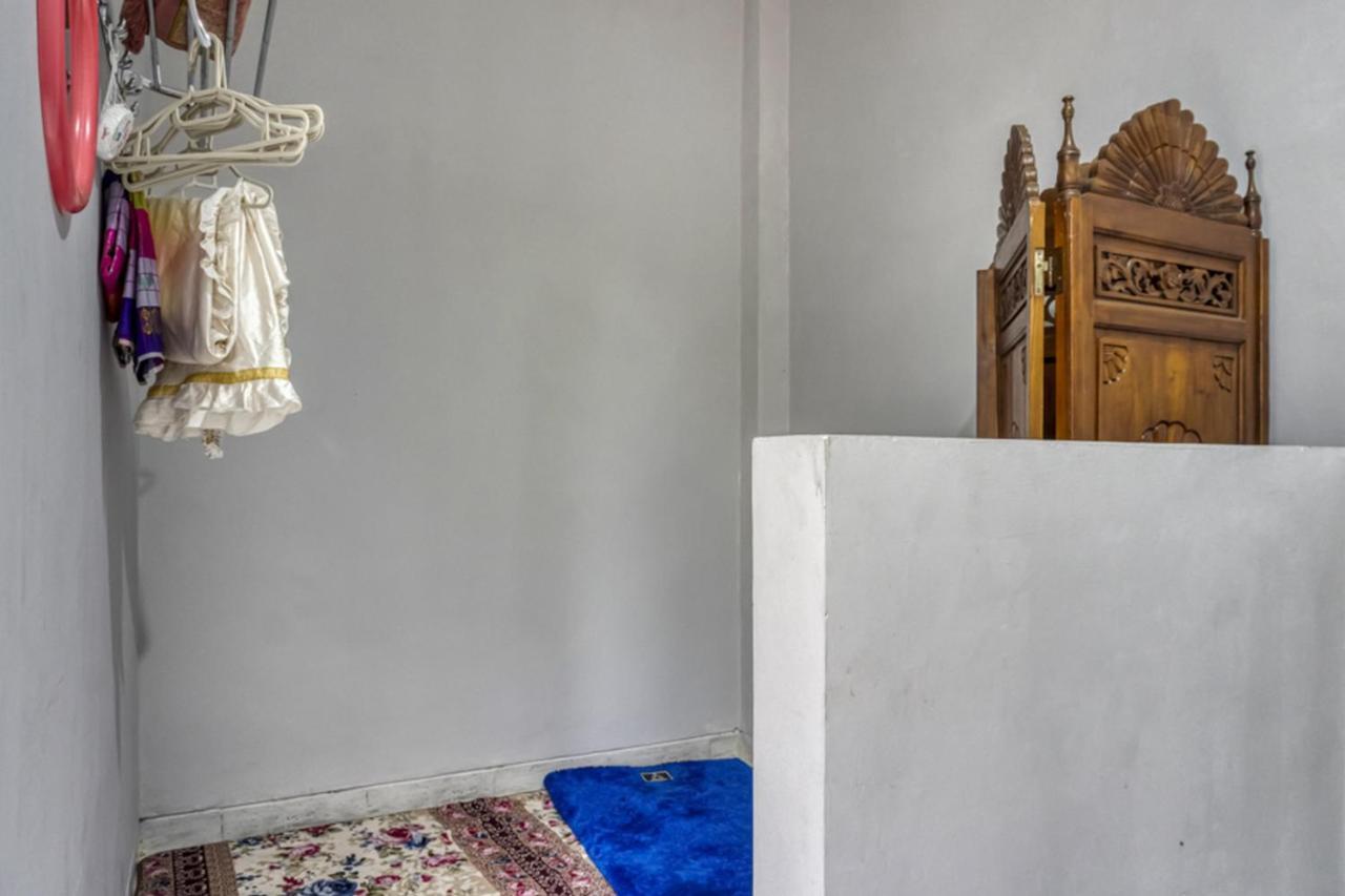 מלון Cebongan Reddoorz Near Sindu Kusuma Edupark 2 מראה חיצוני תמונה