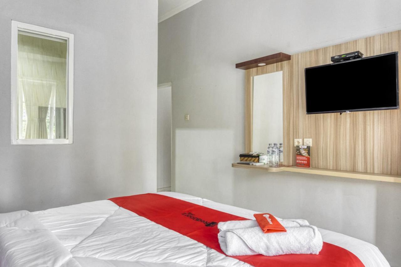 מלון Cebongan Reddoorz Near Sindu Kusuma Edupark 2 מראה חיצוני תמונה