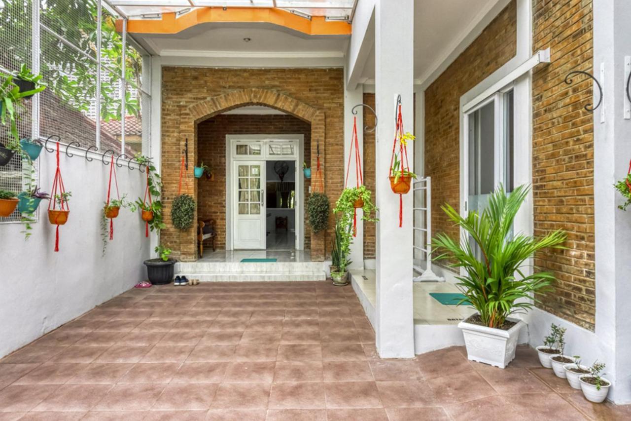 מלון Cebongan Reddoorz Near Sindu Kusuma Edupark 2 מראה חיצוני תמונה