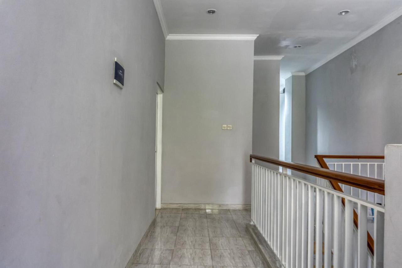מלון Cebongan Reddoorz Near Sindu Kusuma Edupark 2 מראה חיצוני תמונה
