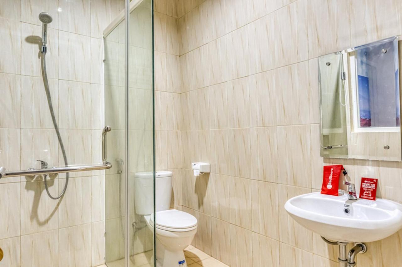 מלון Cebongan Reddoorz Near Sindu Kusuma Edupark 2 מראה חיצוני תמונה