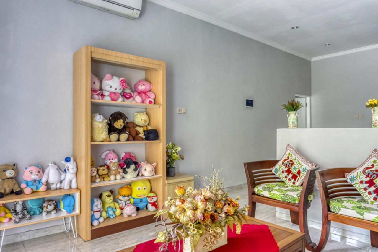 מלון Cebongan Reddoorz Near Sindu Kusuma Edupark 2 מראה חיצוני תמונה