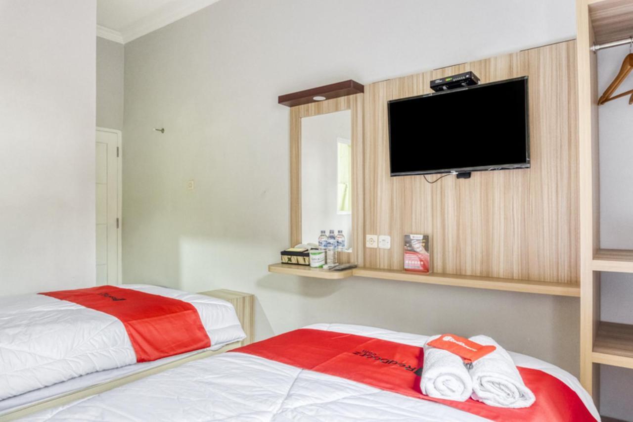 מלון Cebongan Reddoorz Near Sindu Kusuma Edupark 2 מראה חיצוני תמונה
